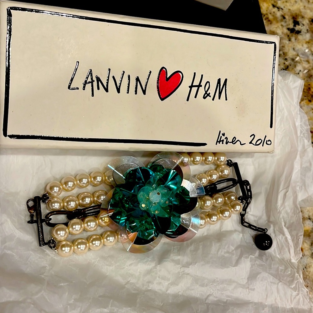NIB Lanvin for H&M pearl bracelet with flower Vintage 2010 Limited edition